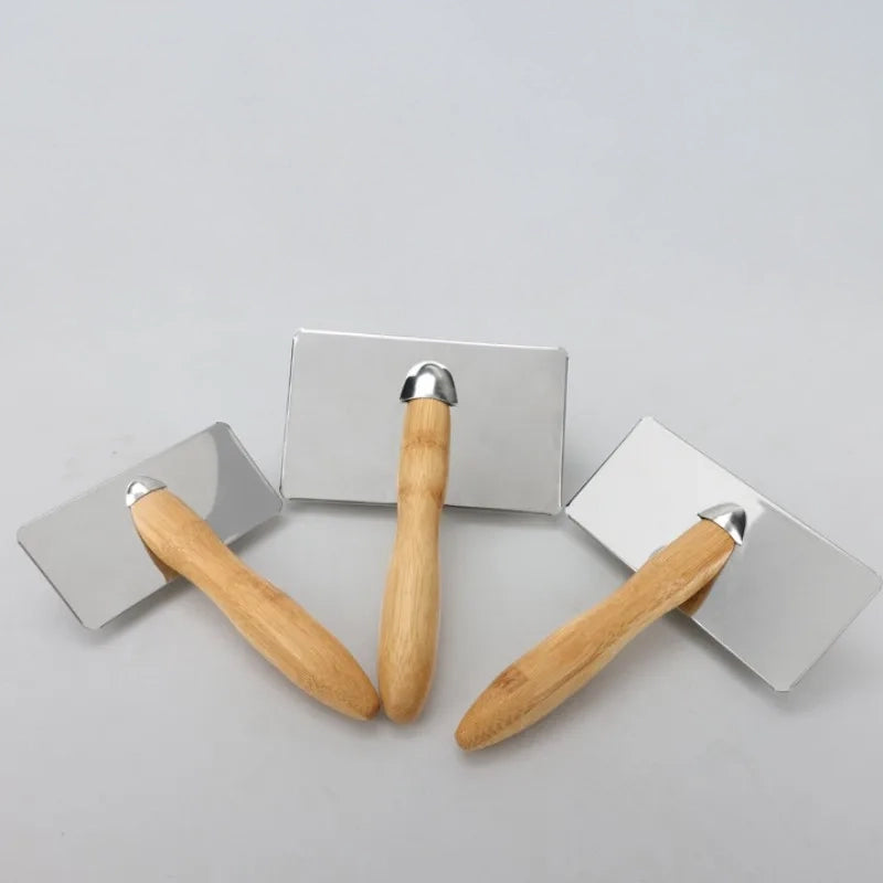 Vergelijking van Hondenhoek hondenkammen in maat Wooden 8.8 cm en 11.8 cm