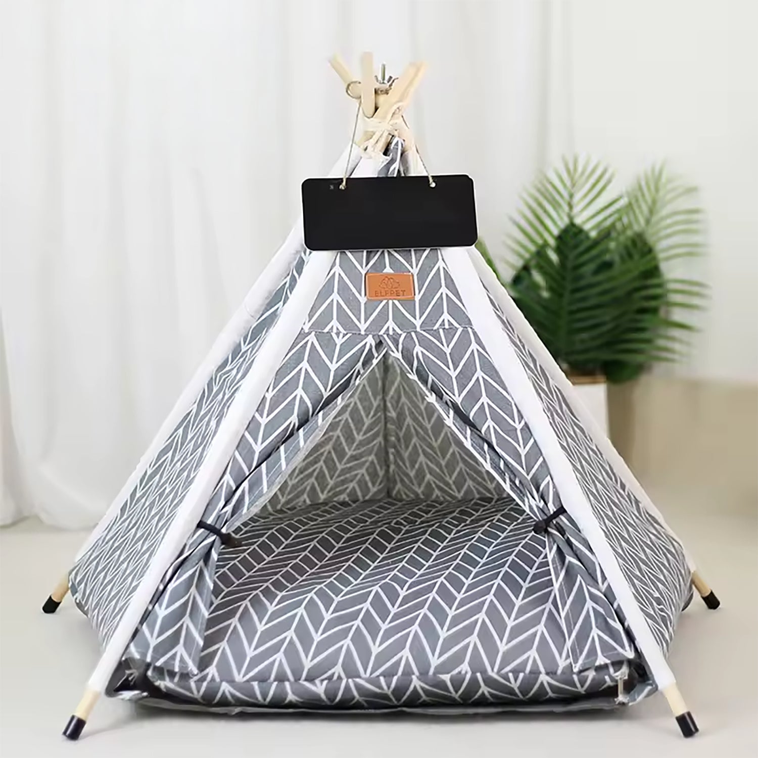 Comfortabele Honden Tipi Deluxe in macaronskleur met fluffy kussen en opstaande rand, ideaal voor kleine en middelgrote honden
