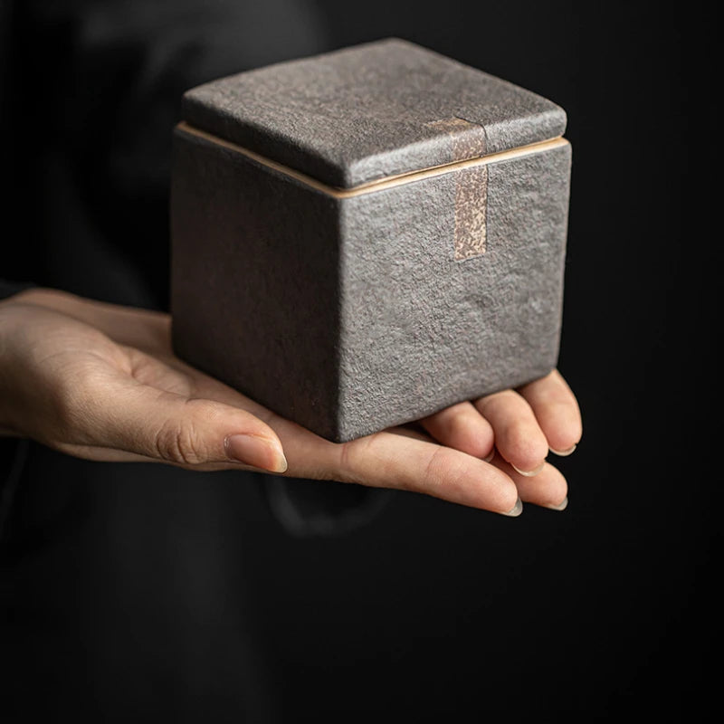 Afsluitbare hondenurne met rustige uitstraling